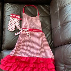 American Girl Apron with oven mitten